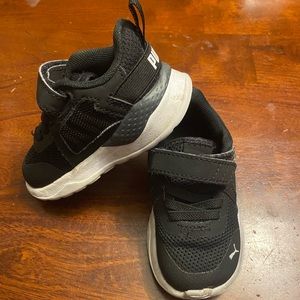 Puma sneakers size 4c